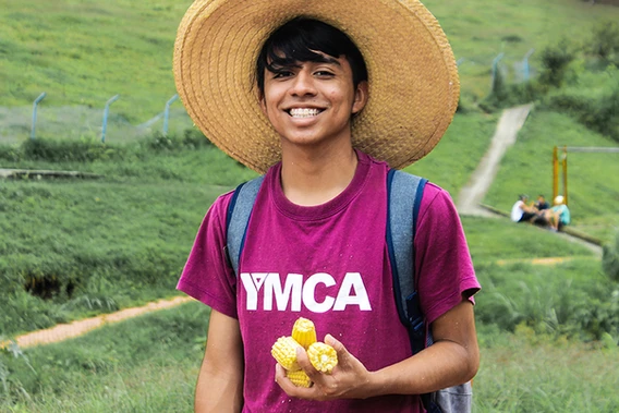 Voluntario de YMCA seleccionado en el programa global Youth Champions